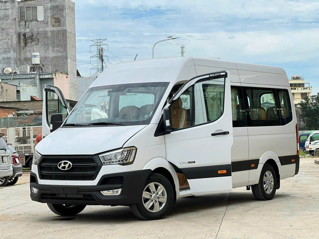z6147833368080 311e4be8ccac7790a95afbecc820b1e9 Hyundai Solati 16 Chỗ
