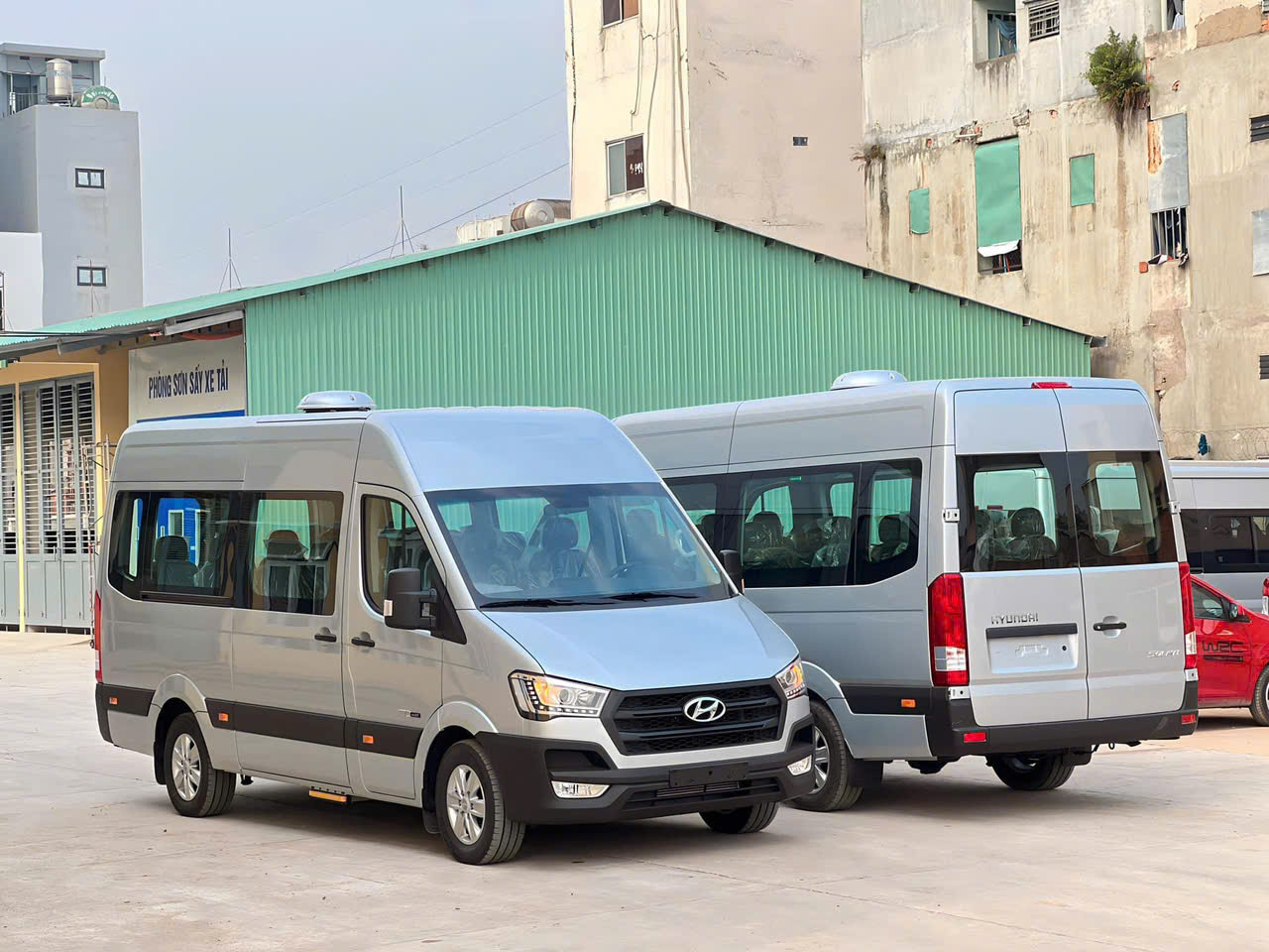 z6207785321367 789bcb0e92107b9af562f8b3a0048bac Hyundai Solati 16 Chỗ
